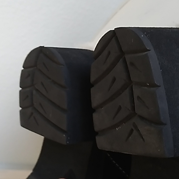 UGG Black  Sheepskin Lined Clogs Girls Youth 5237 - Picture 11 of 16